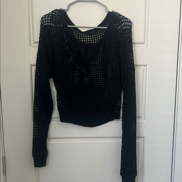 ALO Open-Knit Cropped Chase The Sun Coverup Black Sweater - Picture 3 of 3